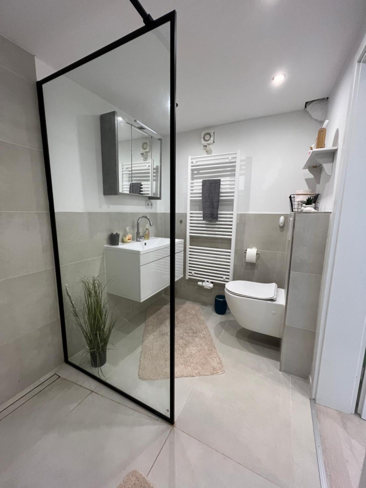 Moderne Ferienwohnung Mit Guter Ausstattung Und Self Checkin Bodenwerder Bagian luar foto